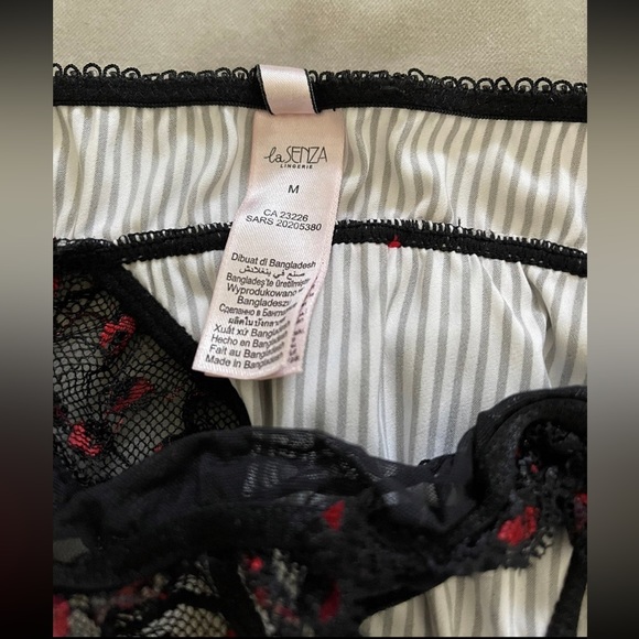 La Senza Nylon Woman’s Ruffled Thongs M - Picture 6 of 15